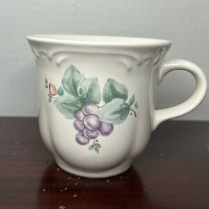 Pfaltzgraff Cream Mug with Purple and Green Grape Design
